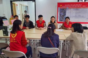 浓浓关爱暖人心，完美网页版登录入口_完美(中国)集团党支部慰问困难单亲家庭
