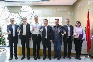 广州市与番禺区人力资源和社会保障局领导莅临完美网页版登录入口_完美(中国)集团调研指导